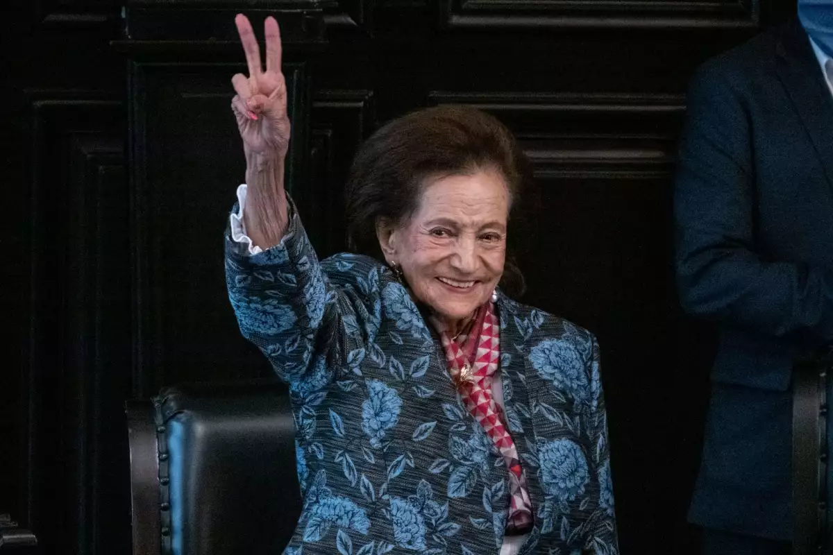 La senadora Ifigenia Martínez fue galardonada con la medalla Belisario Domínguez
