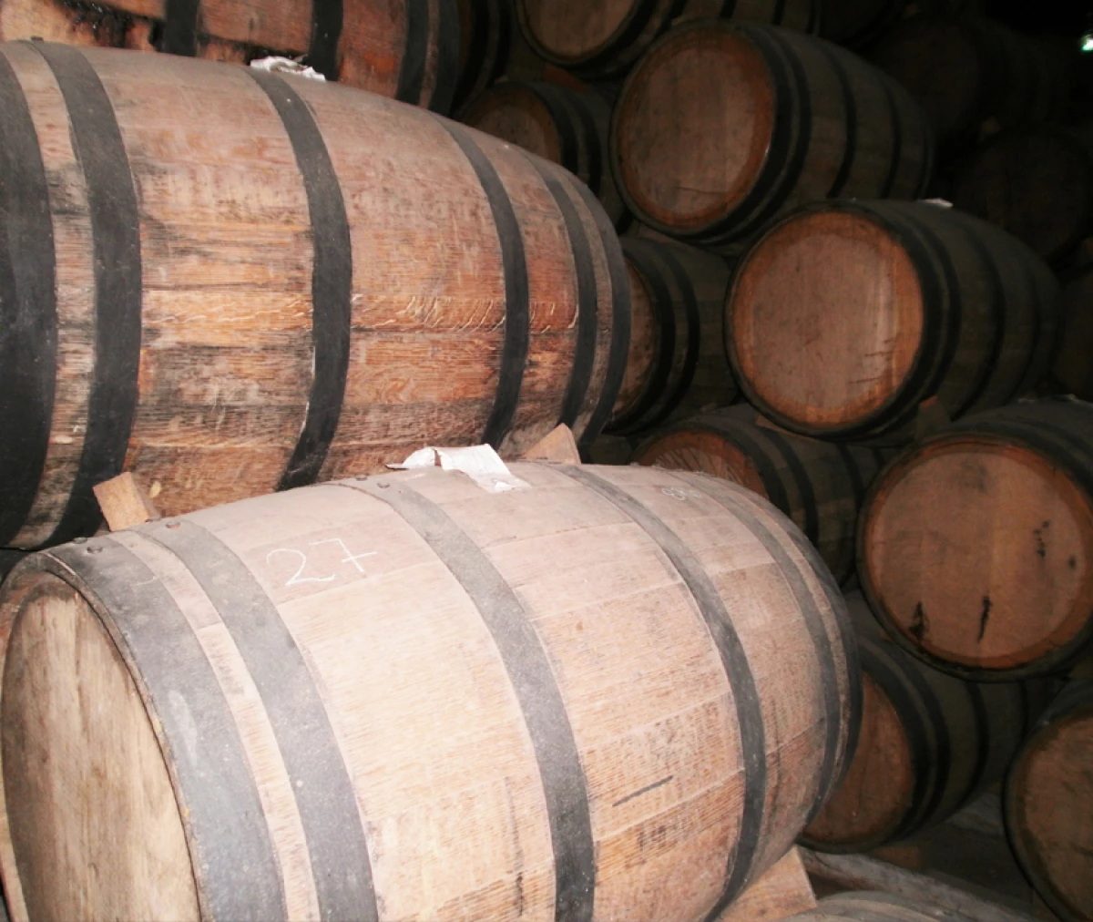 La bebida se almacena en barricas de roble para obtener un tequila reposado o a�ejo