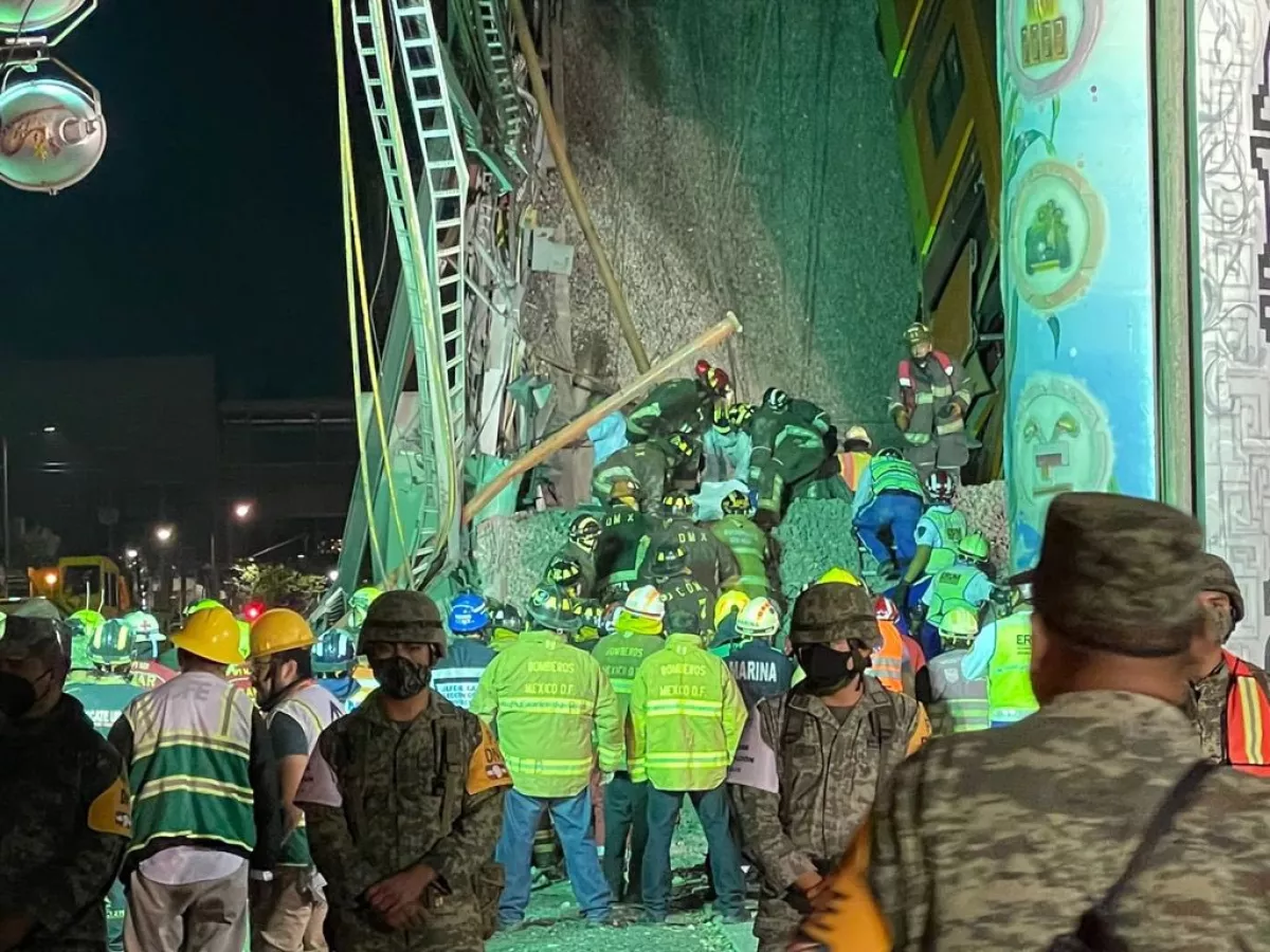 Trabajos de remoción tras desplome en la Línea 12 del Metro 