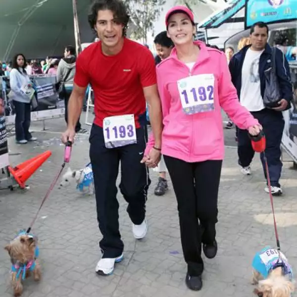 Alex Sirvent,Ximena Herrera con Maya Whiskey