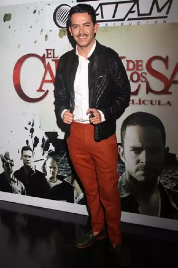 Manolo Caro tiene 28 años.