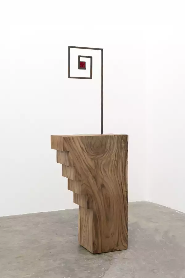Apariciones-Hierro-vidrio-madera.jpg