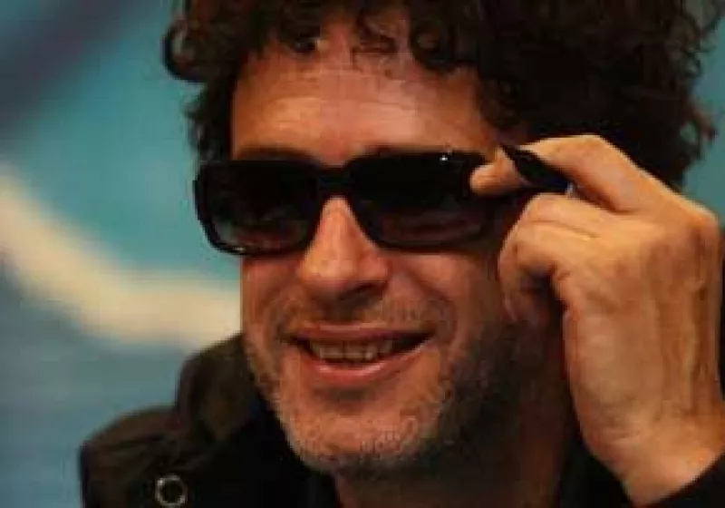 El retraso se debió a que el cantante argentino aún no estaba maquillado.