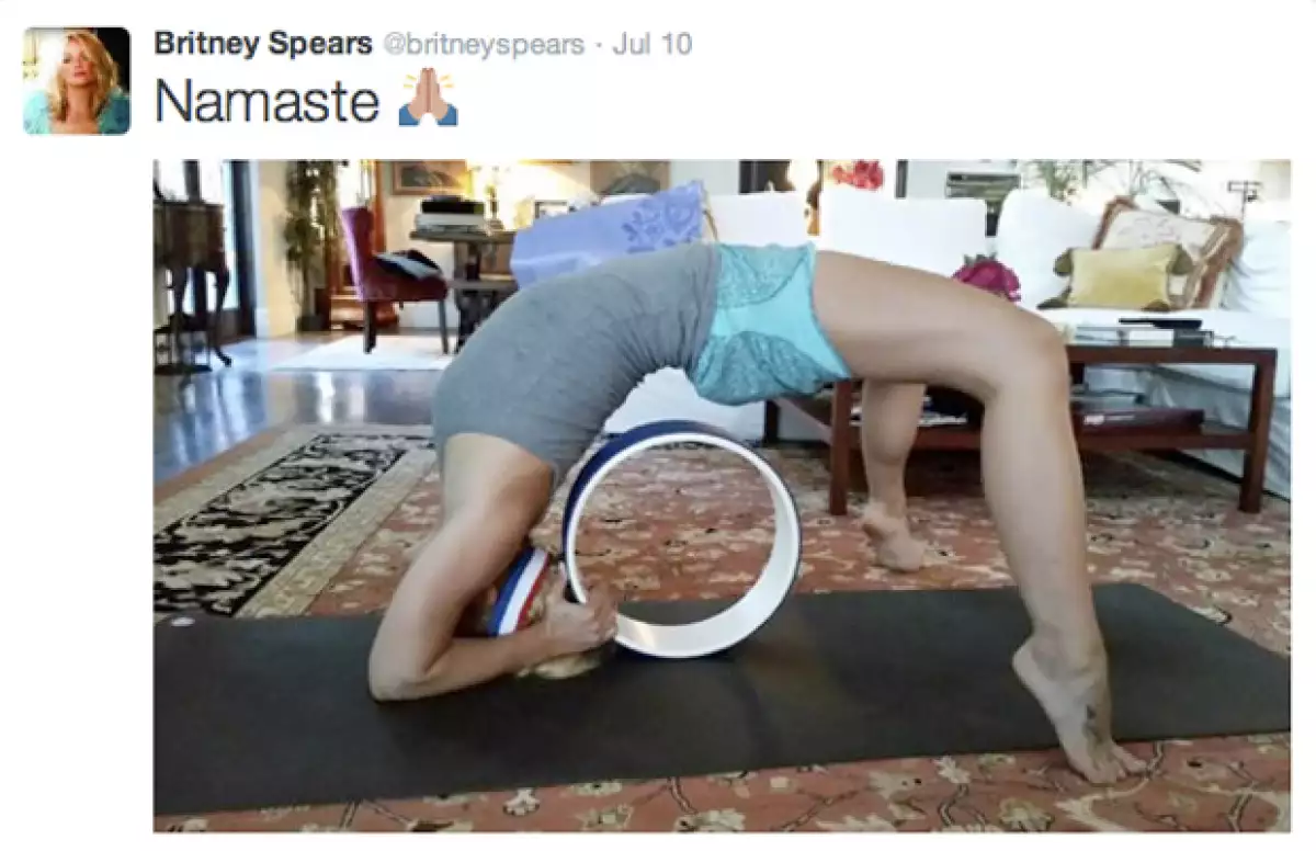 Atrás quedo la Britney cero fit, pues la cantante sorprendió con su flexibilidad en una pose yogui luciendo súper skinny.