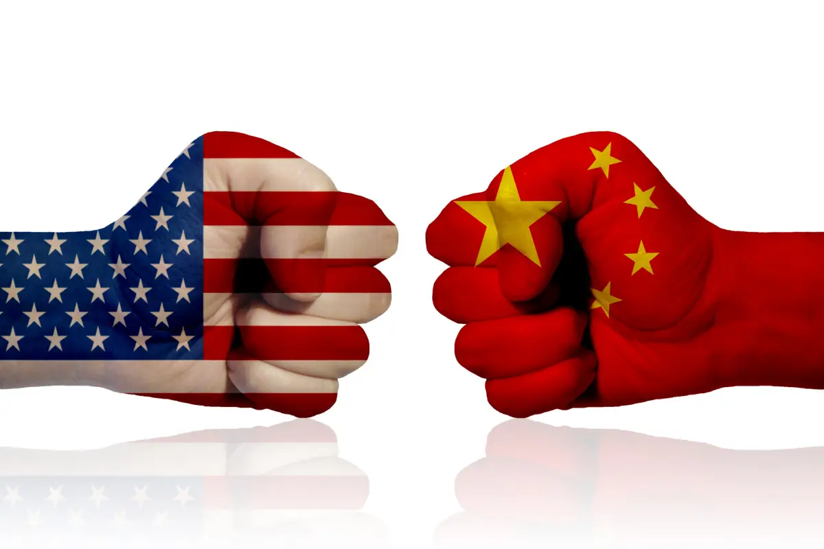 No habrá recesión mundial ni mayor guerra arancelaria entre EU y China, augura UBS