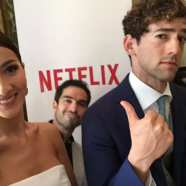 El trío de actores demuestra su emoción por su próximo estreno en Netflix.