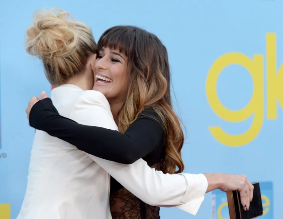 La actriz de “Glee” comentó en la revista ELLE que fue la histrión de 34 años quien le abrió las puertas de su casa para resguardarse de los paparazzi tras la muerte de su pareja Cory Monteith.