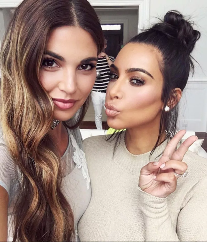 La estrella televisiva y reina de las redes sociales recibió cerca de un millón de dólares por posar junto a los invitados de una fiesta.