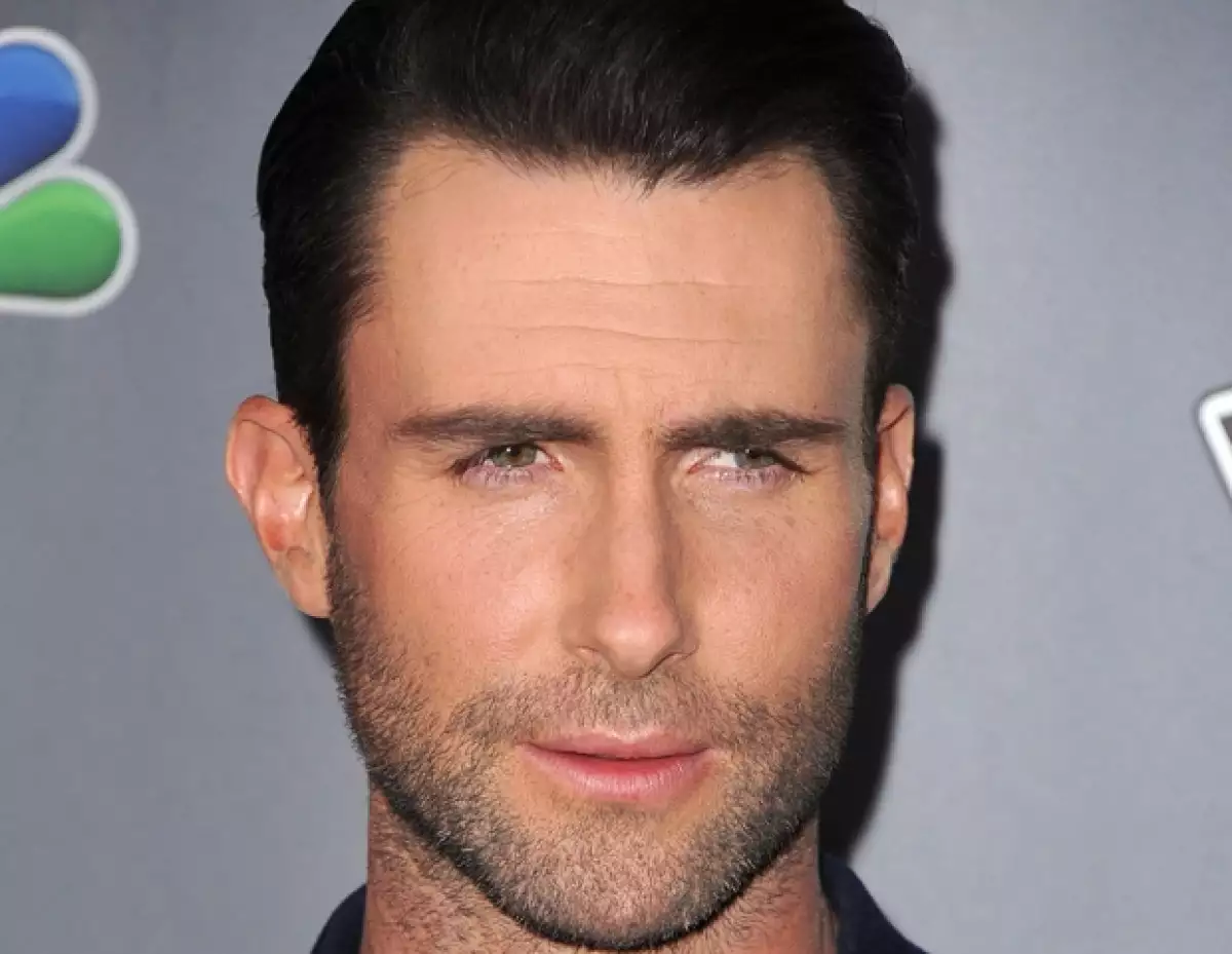 Adam creció en una familia judía aunque no es practicante.