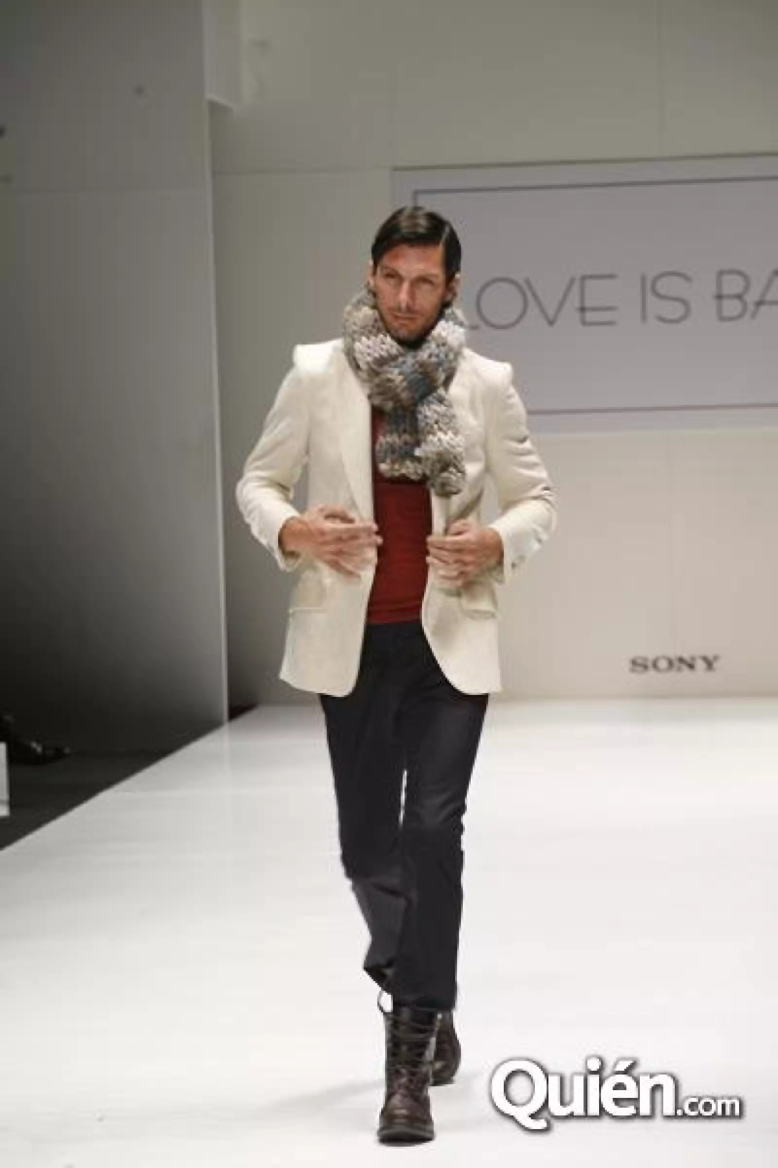 Dfashion Desfile  Love is black