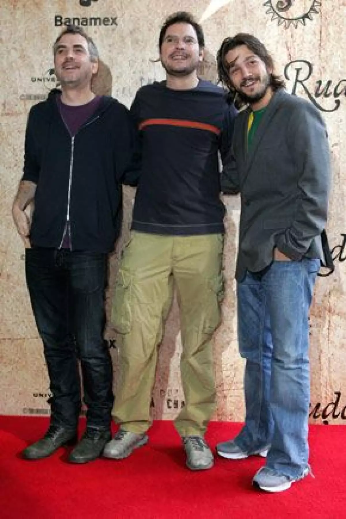 En conferencia de prensa, Diego Luna y los hermanos y cineastas Alfonso y Carlos Cuarón aseguran que juntarse para hacer la película fue como estar en una reunión familiar.