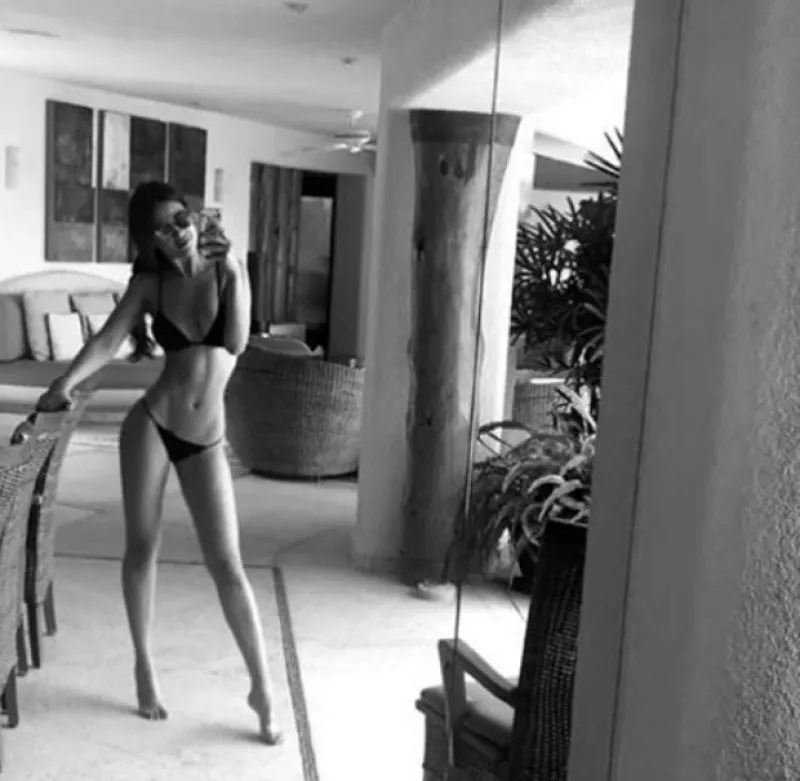 La actriz publicó una foto que hasta ahora ha logrado 50 mil likes y más de 500 comentarios, logrando colarse entre las imágenes más exitosas de su cuenta pero ¿gracias a quién lo logra?