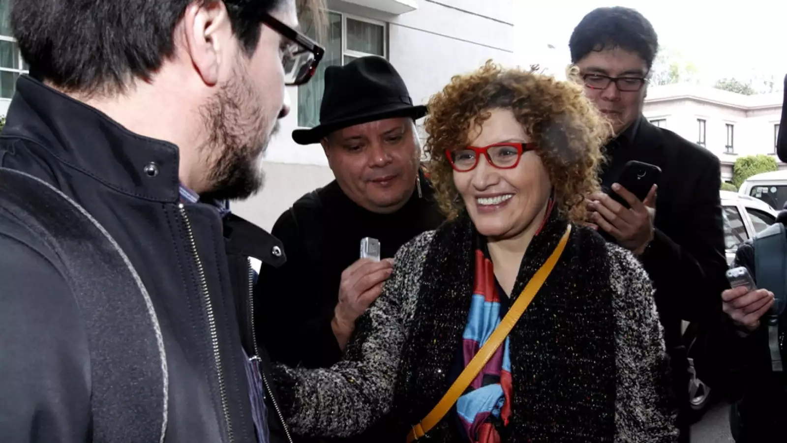 escritoria myriam moscona llega al funeral de juan gelman