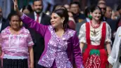Clara Brugada, caminó junto a representantes de pueblos y barrios originarios de la CDMX, hasta el Congreso capitalino para presentar su Segundo Informe de Gobierno.