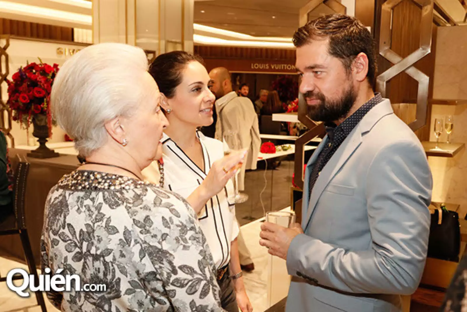 Gabriela y Paulina Madrazo y Claudio Carrera