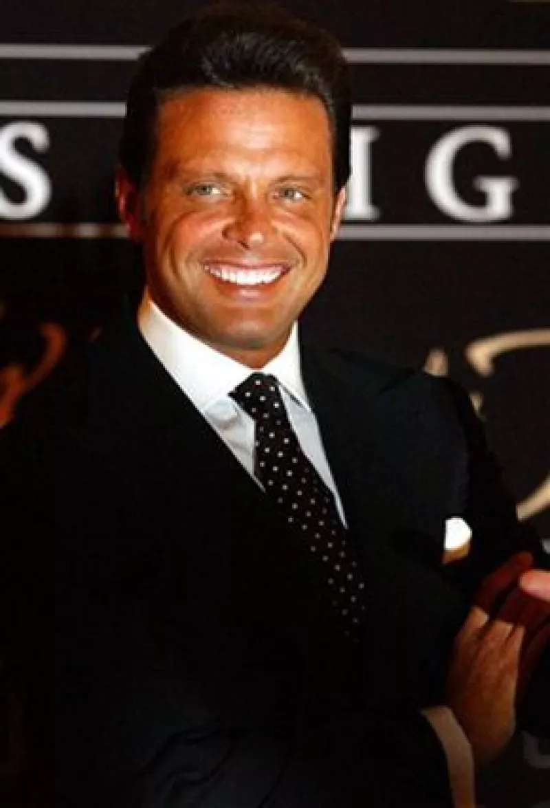 Luis Miguel Gallego Basteri, el cantante latino más popular de las últimas 3 décadas, cumple años este 19 de abril y lo festeja manteniéndose vigente entre el gusto del público.