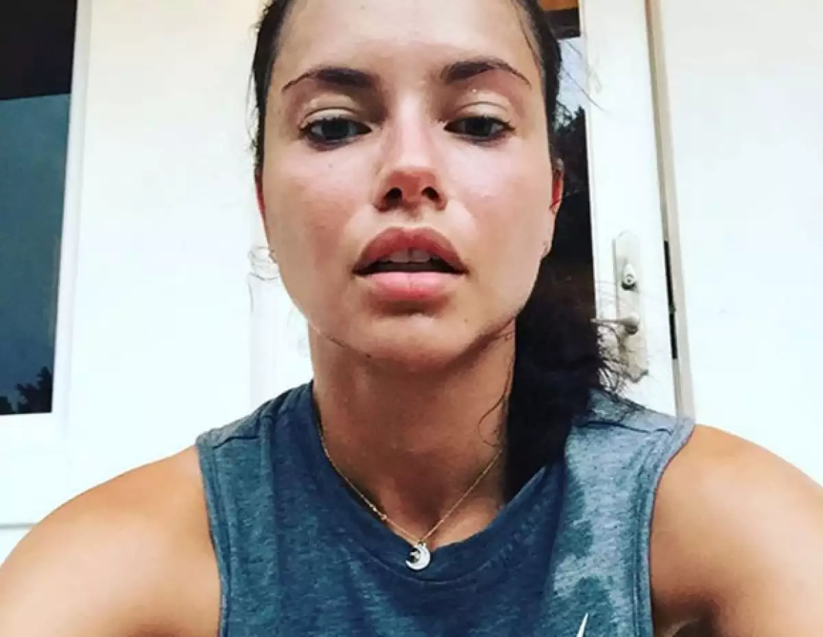 A la modelo brasileña le encanta el box y saltar la cuerda.