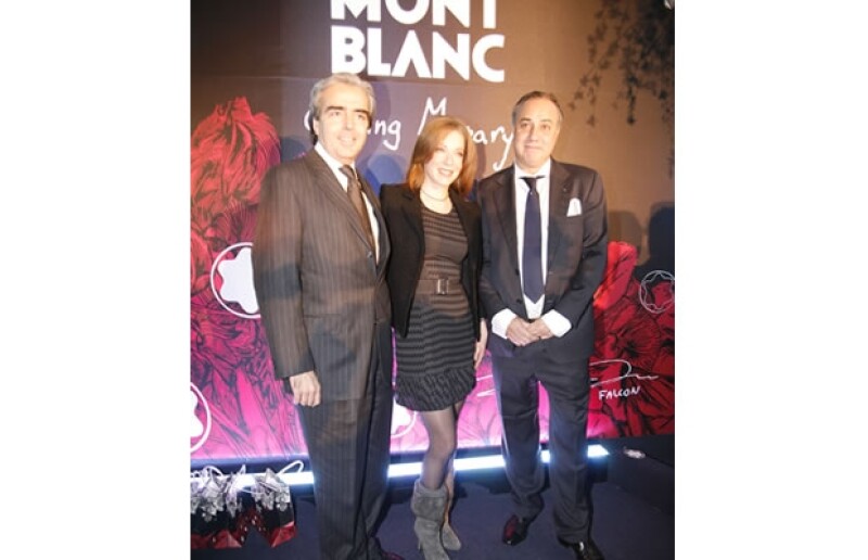 Lorenzo Lazo, Edith González y Jorge Puentes, director ejecutivo de Monblanc.