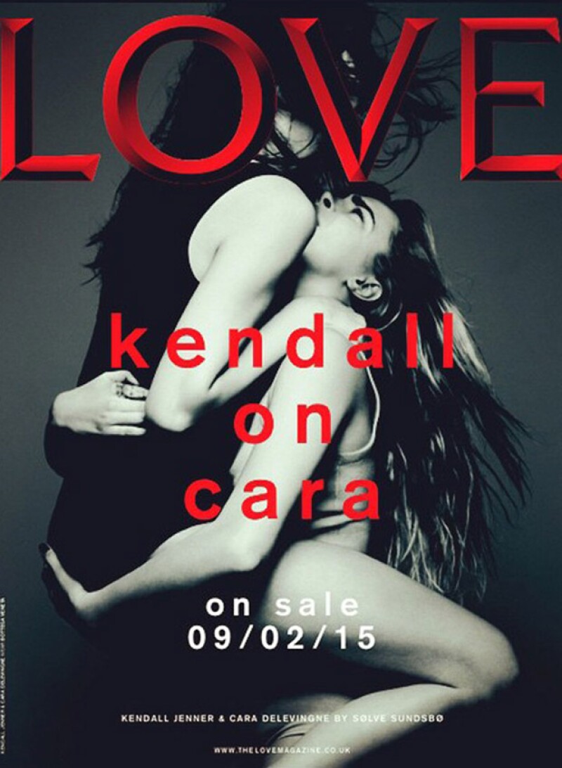 Kendall y Cara se fundieron en este sexy abrazo para otra de las sesiones de foto de la edición.