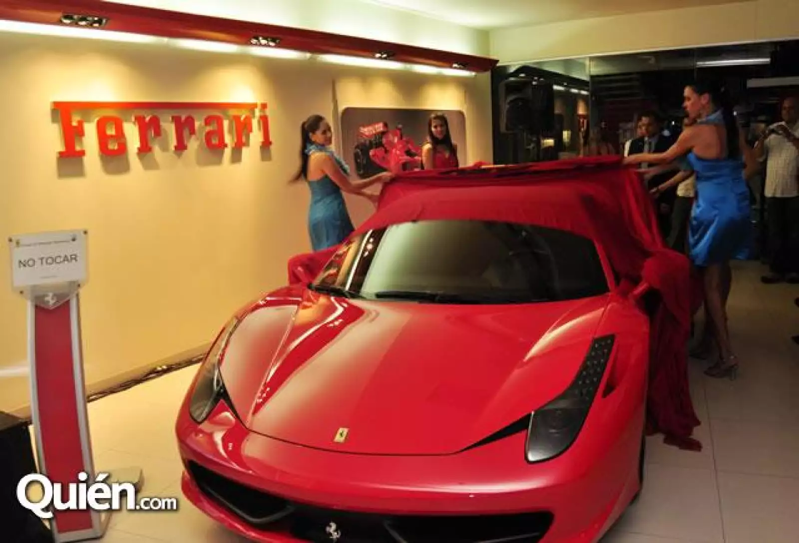 Presentaci?el Ferrari 458