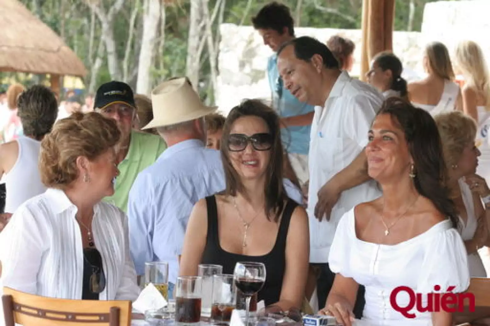 Julieta Perez Rea, Silvia Perez Rea, Elsa Contreras