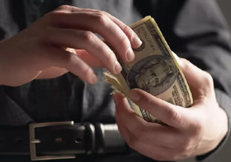 El dólar estadounidense mantiene su racha ganadora frente al peso. (Foto: Jupiter Images)