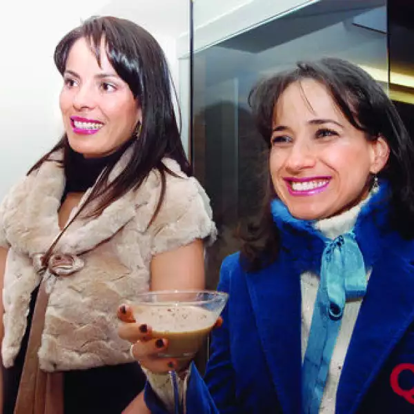 Claudia Estrada, Cecilia Salinas