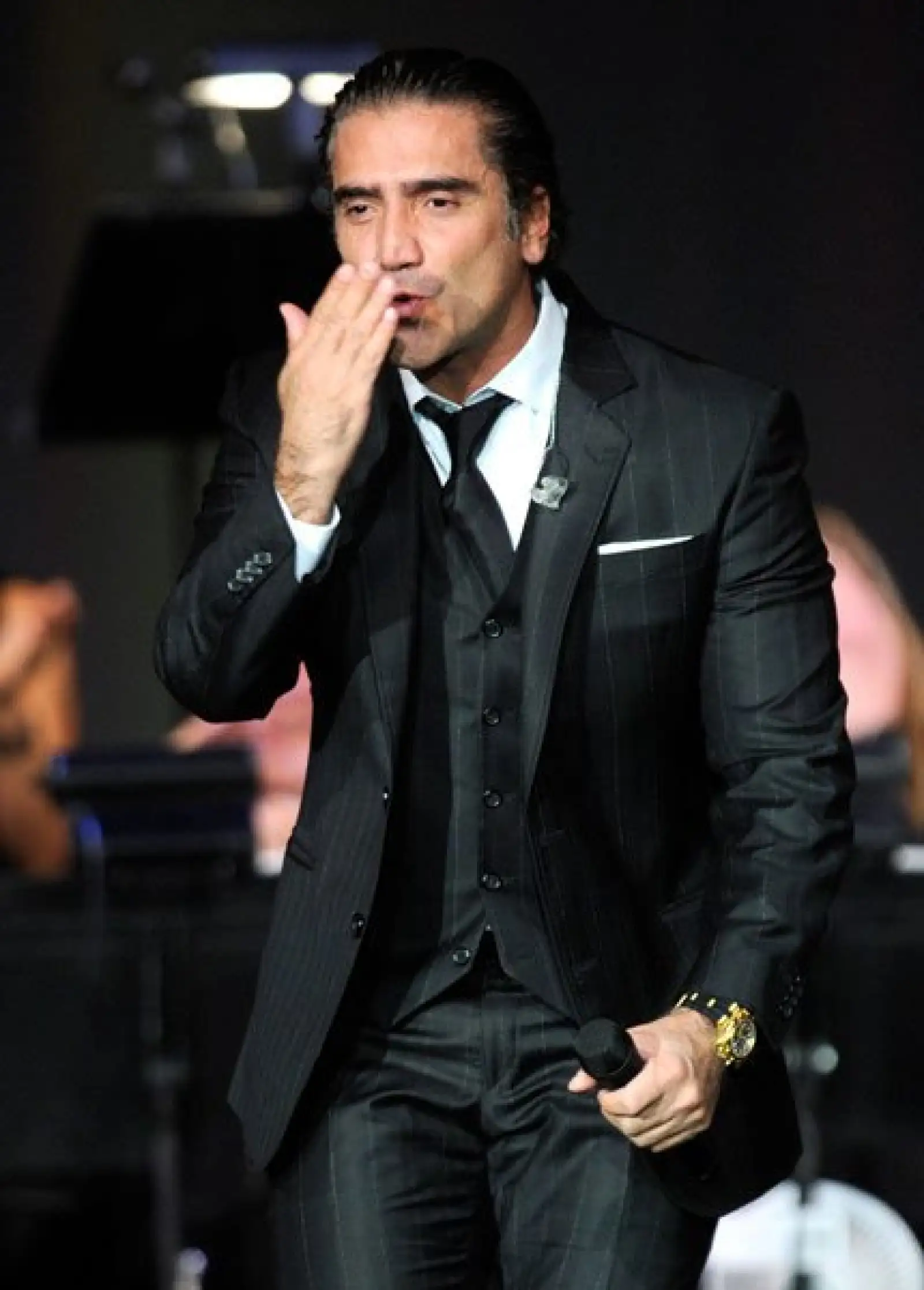 Alejandro Fernández cantó para el tenor.