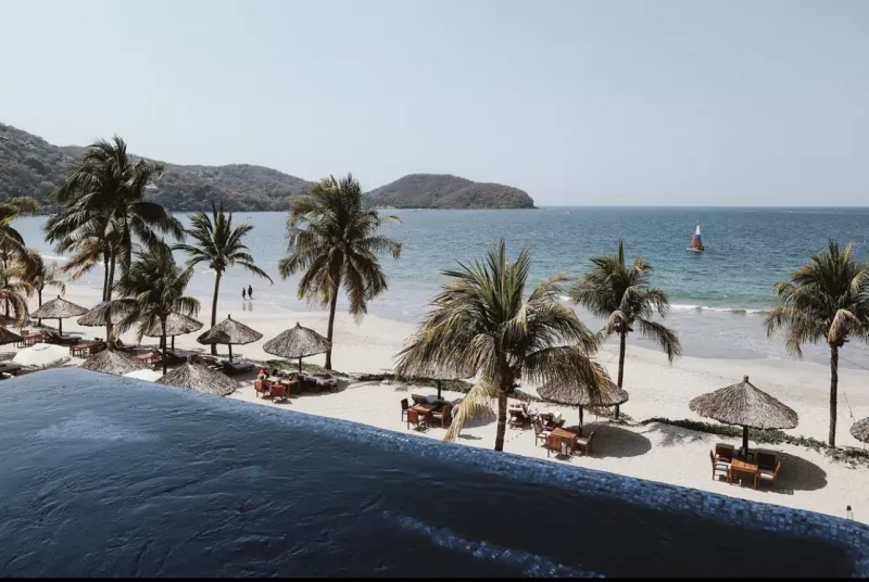 Thomson Zihuatanejo
