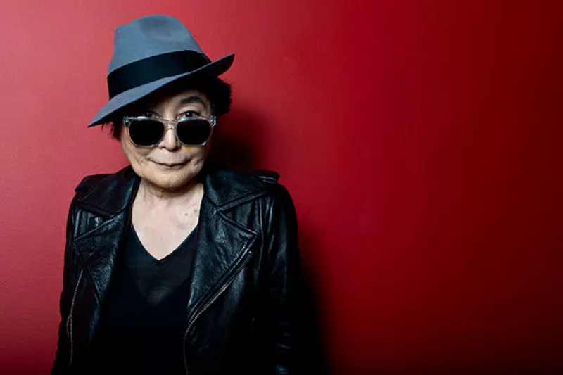 Una de las artistas conceptuales más famosas de los últimos tiempos y viuda de John Lennon llega al Museo Memoria y Tolerancia de la Ciudad de México este 2 de febrero.