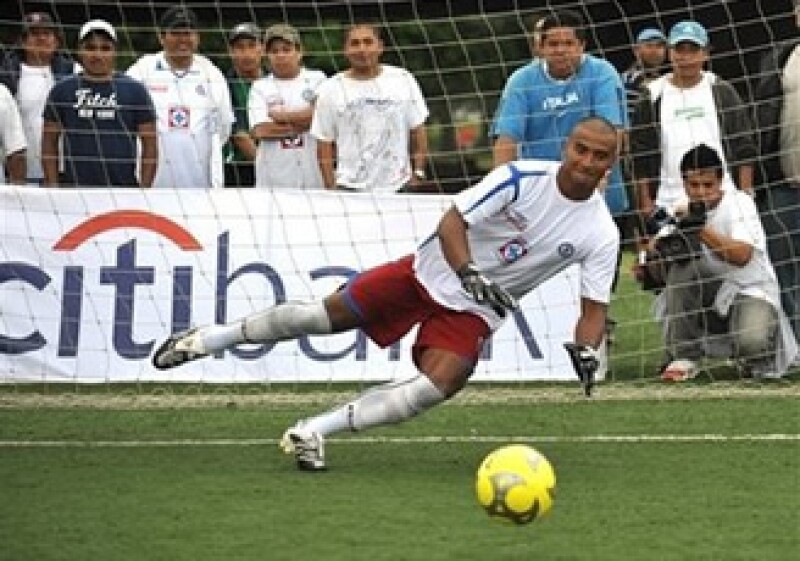 La Fuerza de Trabajo de Acción Financiera advirtió que es más probable que se den casos de corrupción en el futbol. (Foto: AP)
