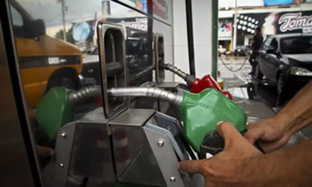 De enero a noviembre de 2013, el subsidio a las gasolinas y el diesel sumó 99,951 mdp. (Foto: Cuartoscuro)