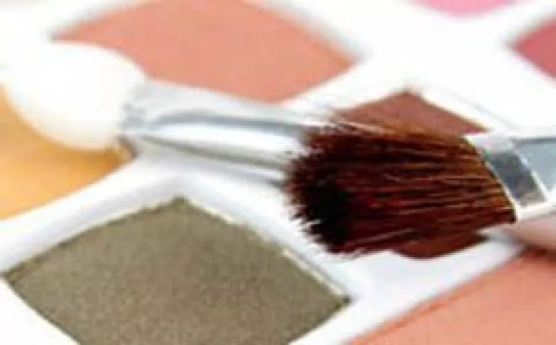 ¿Tu boda se celebrará a medio día? ¿Has pensado cómo te vas a maquillar? Pon mucha atención a estos consejos.