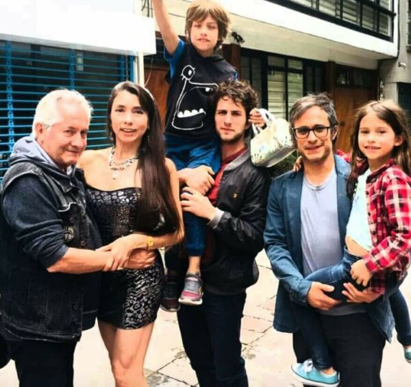 Gael García y familia