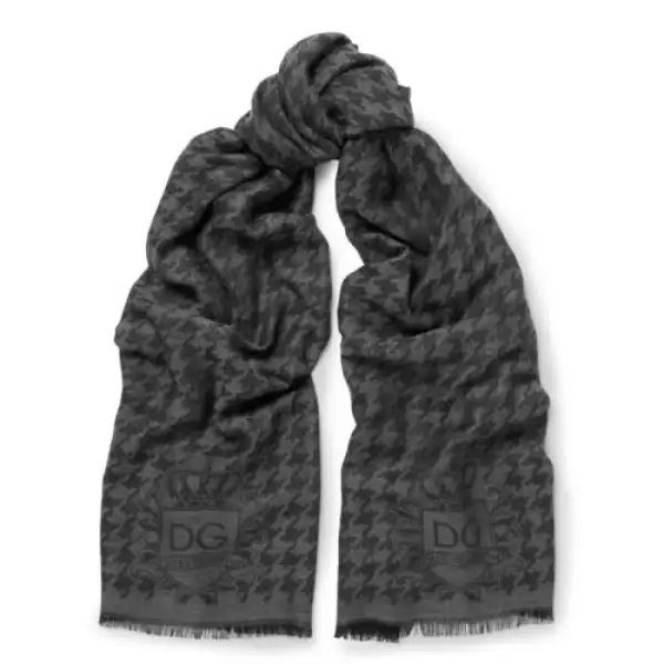 Dolce & Gabbana - 425 dólares (http://www.mrporter.com)