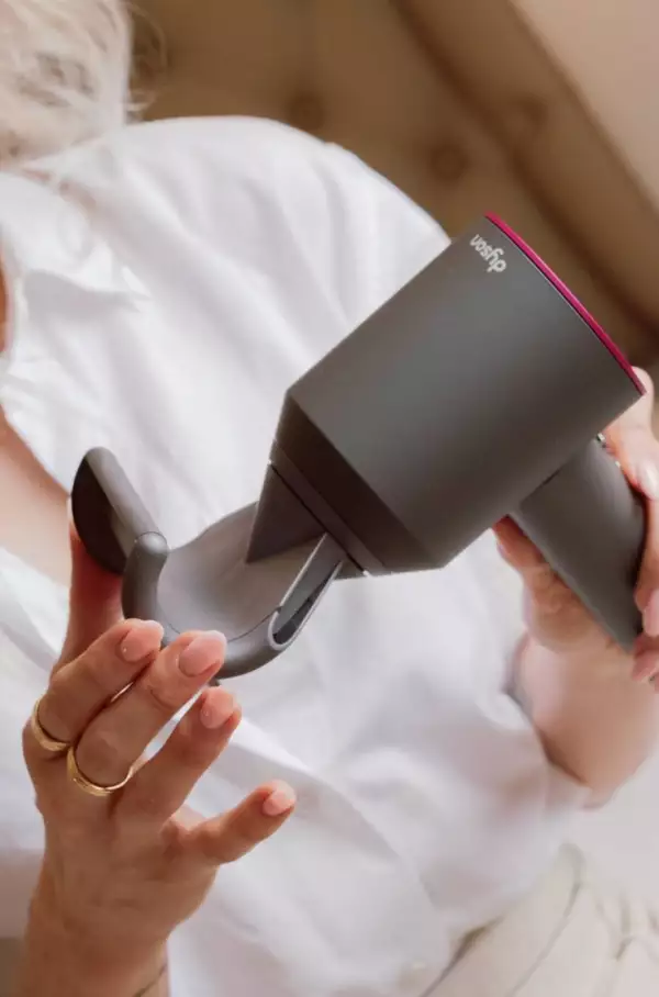 Supersonic Dyson Flyaway