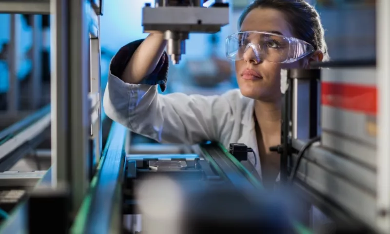 ¿Por qué hay una brecha de género más grande en ingeniería y ciencia?