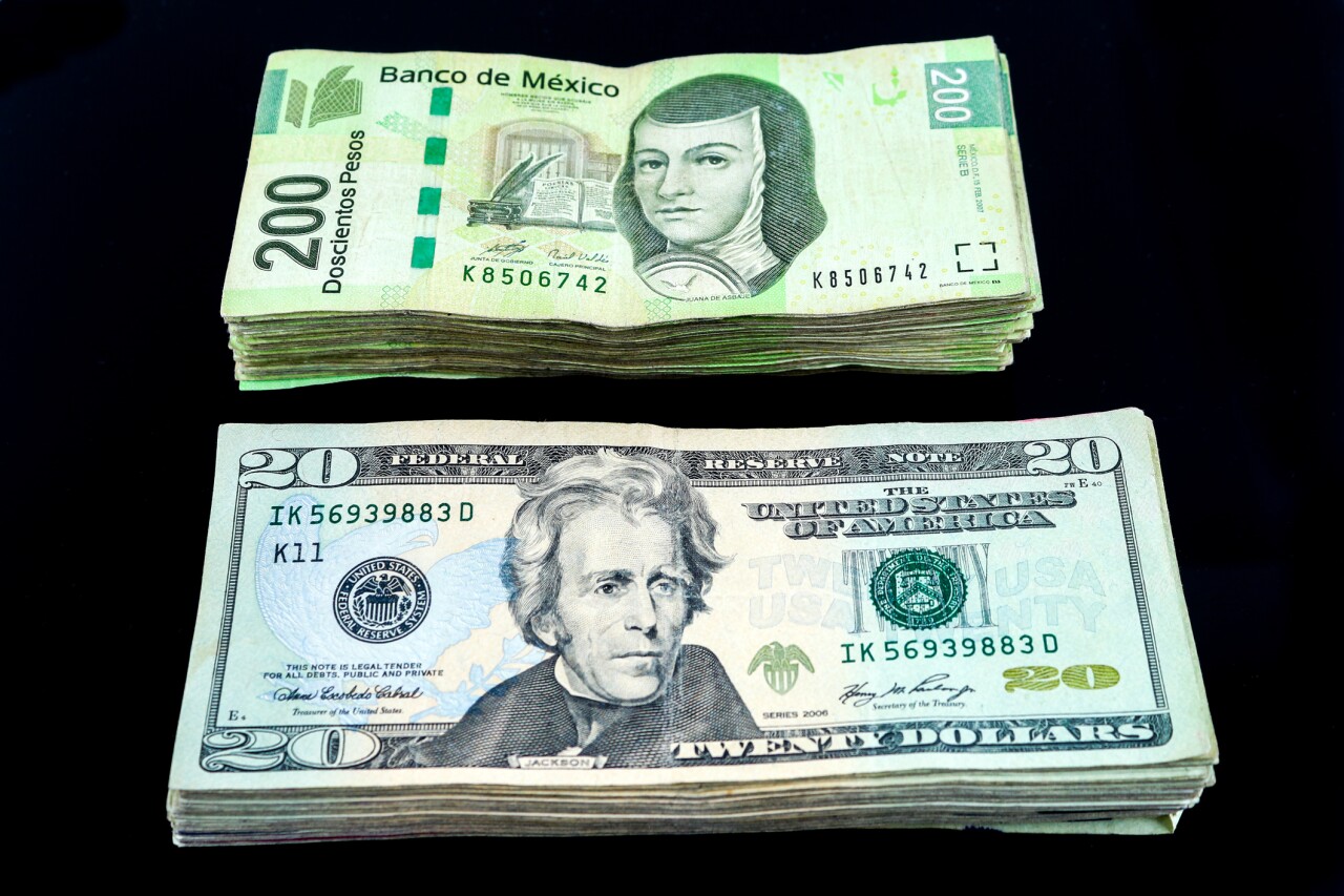 The Mexican super peso breaks a new record and reaches 18.01 units per dollar