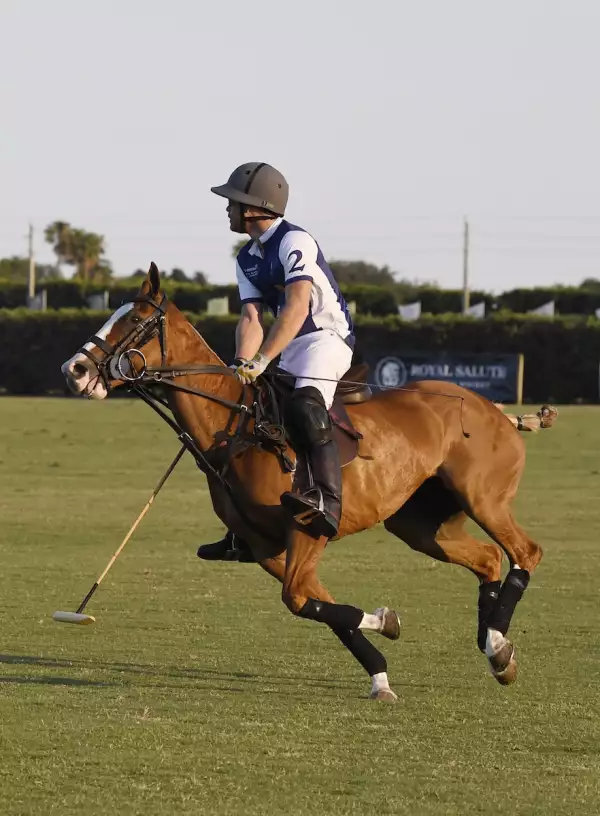 El príncipe Harry y Meghan Markle en el torneo de polo Royal Salute Polo Challenge
