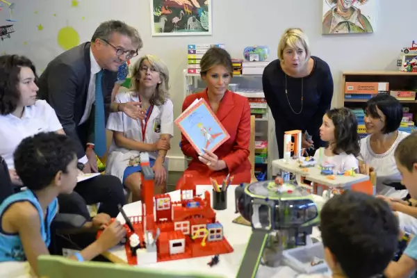 Melania Trump habla cinco idiomas 1.jpg