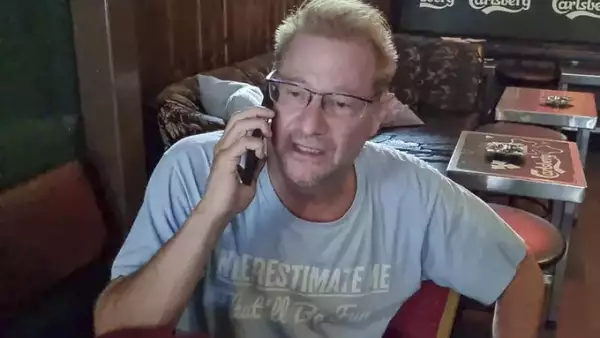 Andrés Roemer está causado del delito de violación y otros delitos sexuales. 