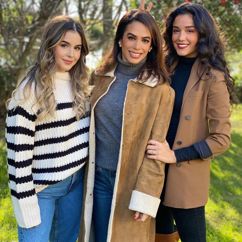 Biby Gaytán y sus hijas Alejandra y Ana Paula Capetillo