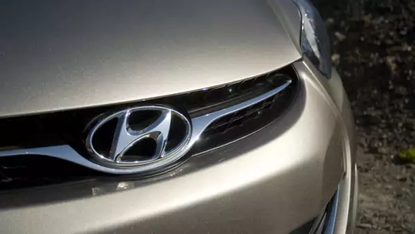 Hyundai Elantra Logo