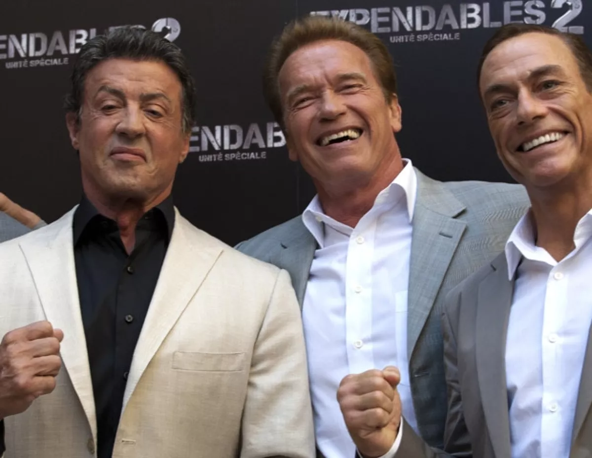 Stallone posó con sus compañeros Arnold Schwarzenegger y Jean-Claude Van Damme.
