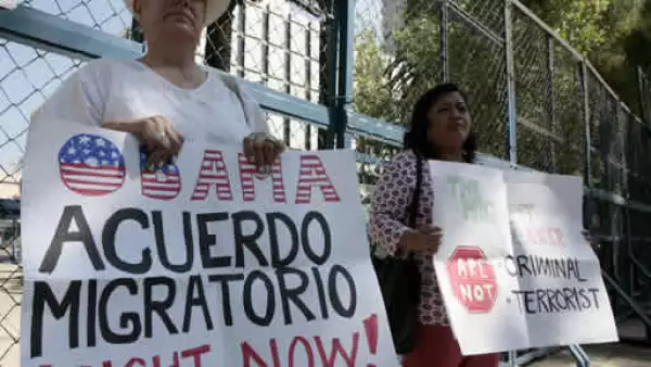 Varios militantes realizan actos de protesta a las afueras de la embajada de Estados Unidos en México. Un acuerdo migratorio y mayores beneficios por el TLCAN son las principales demandas.