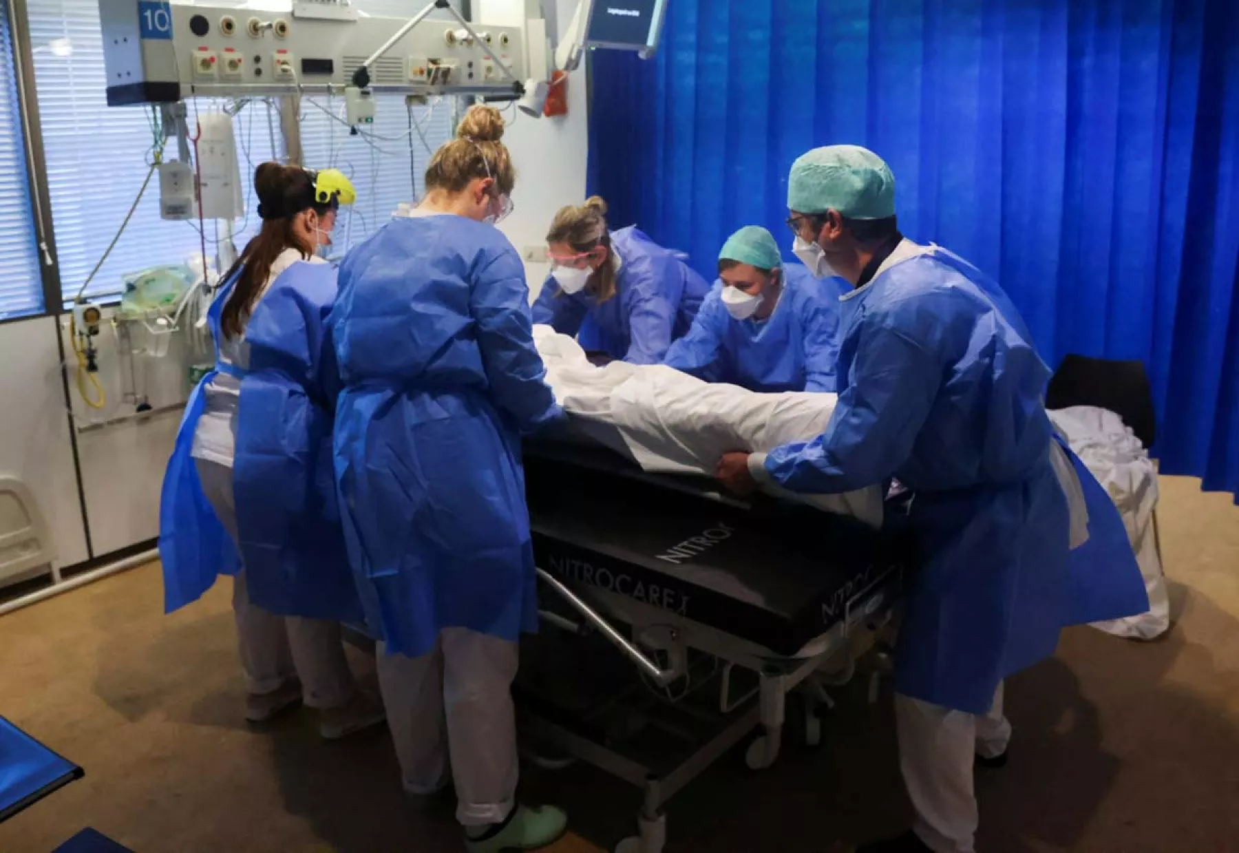 Qué tan letales son las infecciones por Ómicron (Personal médico ante una víctima de Covid)