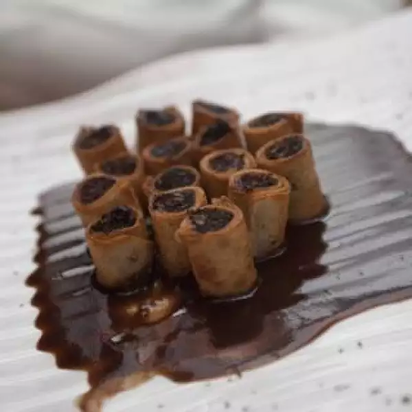 Taquitos de pato con salsa de tamarindo caramelizado