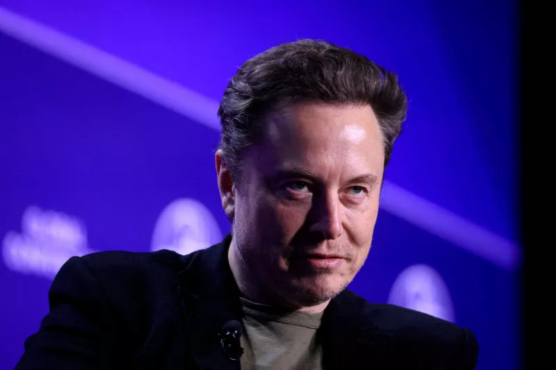 Elon Musk prohibirá los dispositivos Apple en sus empresas si integran OpenAI