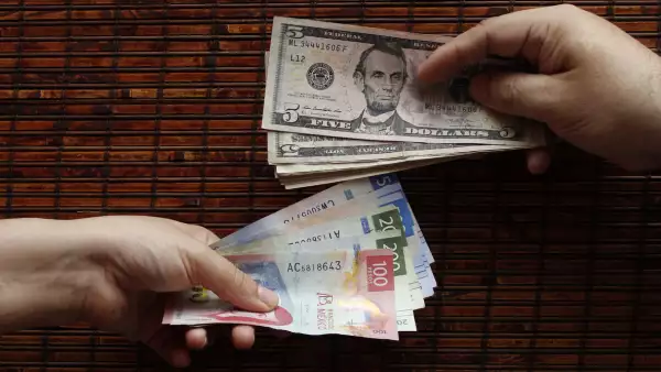 Peso mexicano hoy, 8 de mayo 2024: resiente comentarios de la Fed