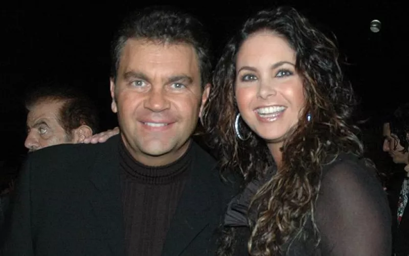 El cantante rechaza los rumores de su separación con Lucero y dice ser un papá muy consentidor con sus hijos Lucerito, de cuatro año, y José Manuel, de siete.